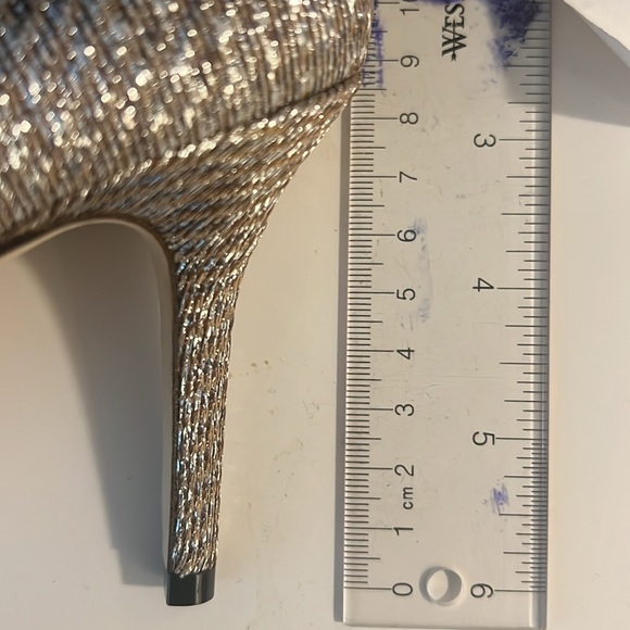 BRAND NEW never worn Jimmy Choo Agnes Gold Pumps - Picture 5 of 7